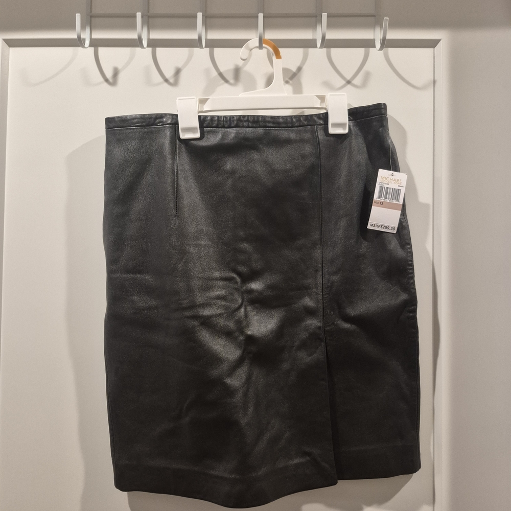 Elegant Black Leather Women's Mini Skirt